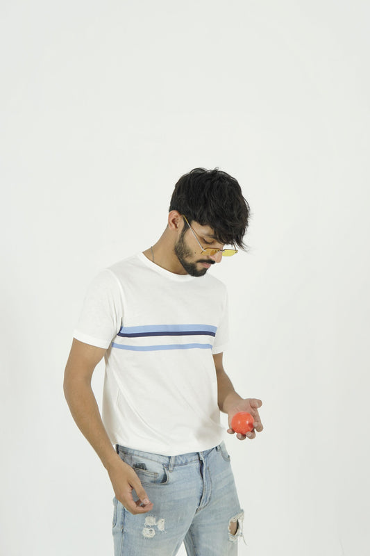 Modernes klassisches weißes T-Shirt