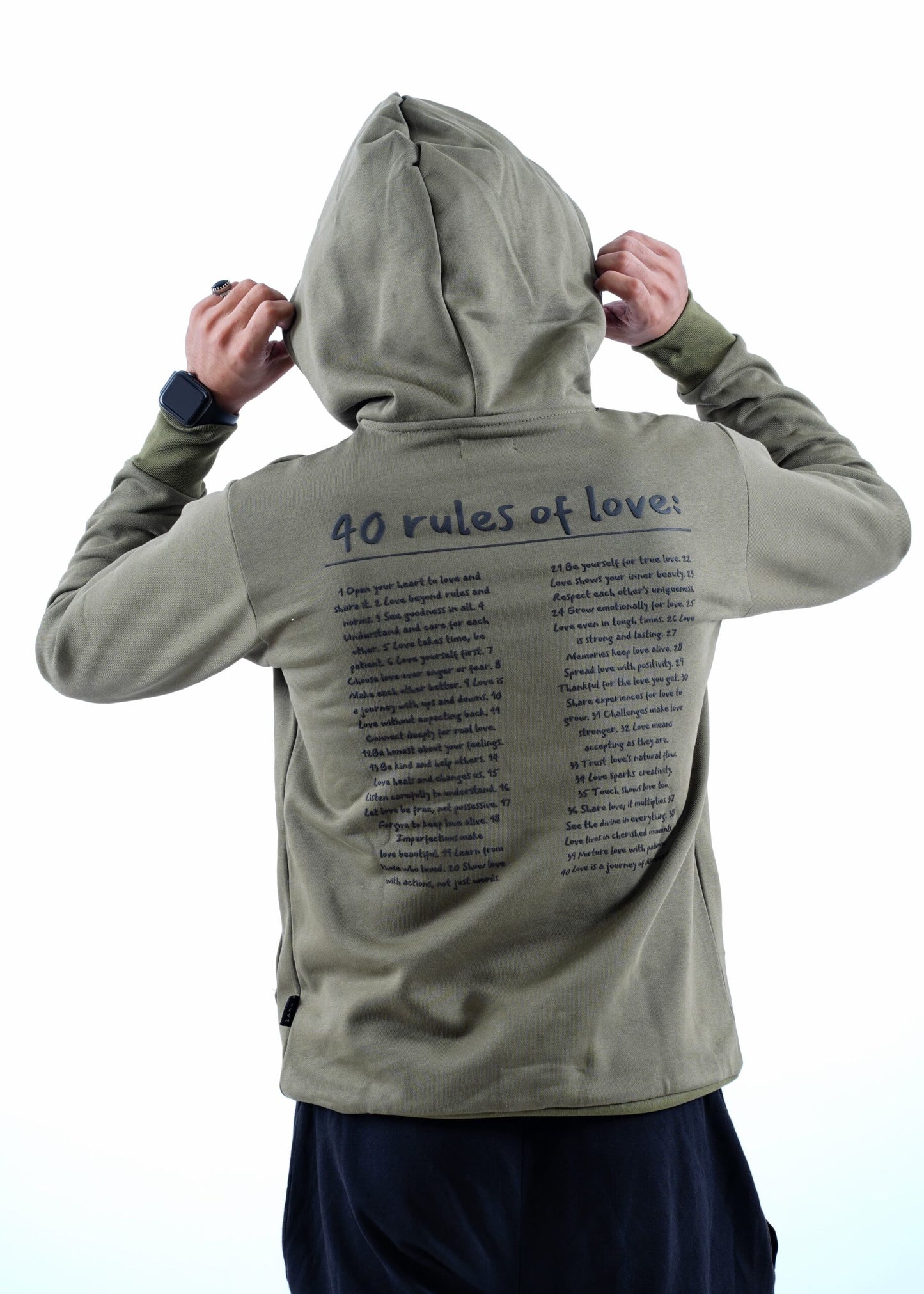 Olivgrüner Hoodie mit Herz